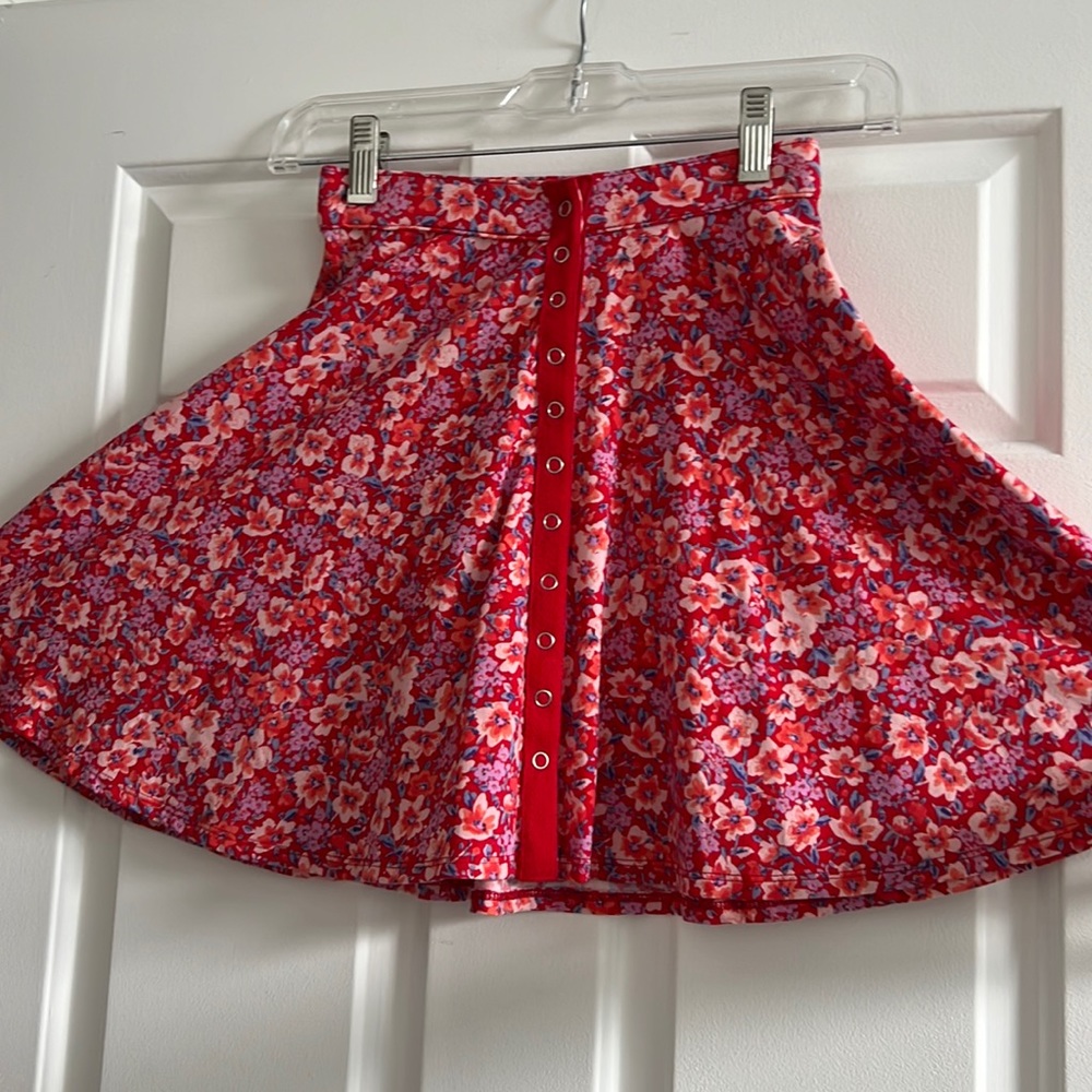 Fun floral mini skater skirt size XS, never worn!
